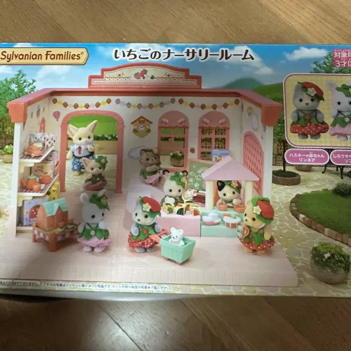 [BUNJANG] Sylvanian Families Strawberry Kindergarten Room Set (Sealed) / 실바니안 패밀리 딸기 유치원 룸 세트 비닐미개봉