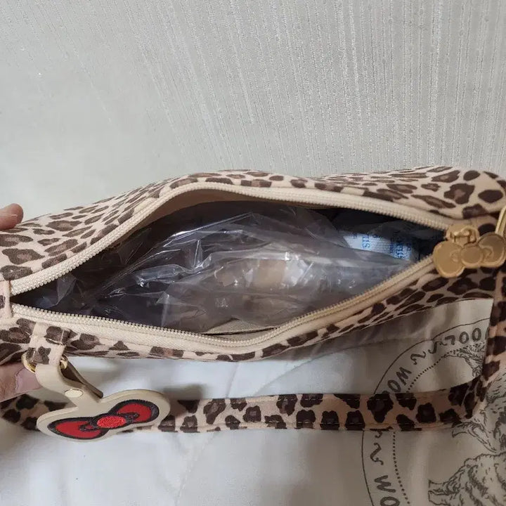 [BUNJANG] Authentic Hello Kitty Leopard Print Bag / 정품키티호피백