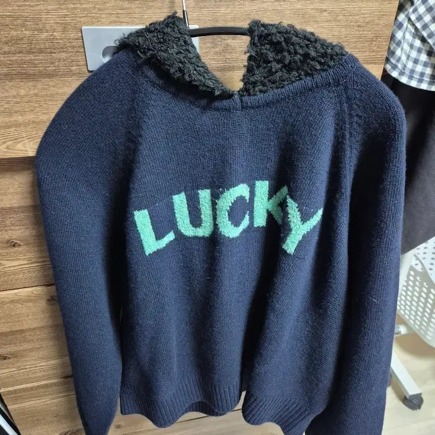 [BUNJANG] Lucky Chouette Lettering Hooded Knit Navy / 럭키슈에뜨 레터링 후드 니트 네이비(가격제안 환영)