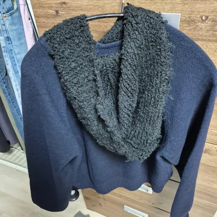 [BUNJANG] Lucky Chouette Lettering Hooded Knit Navy / 럭키슈에뜨 레터링 후드 니트 네이비(가격제안 환영)