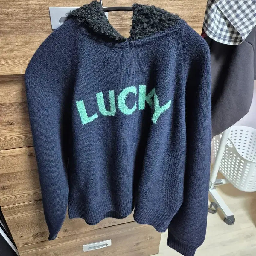 [BUNJANG] Lucky Chouette Lettering Hooded Knit Navy / 럭키슈에뜨 레터링 후드 니트 네이비(가격제안 환영)