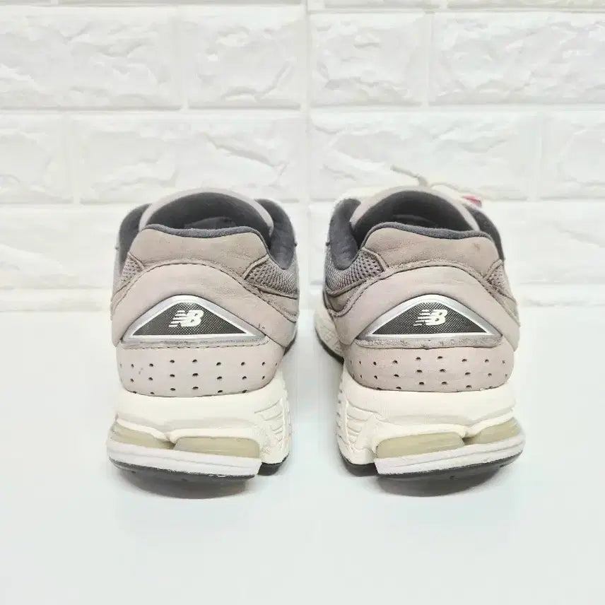 [BUNJANG] New Balance 2002R Gray Sneakers (Washed) / 뉴발란스 270mm 2002R 그레이 운동화(세탁완료)