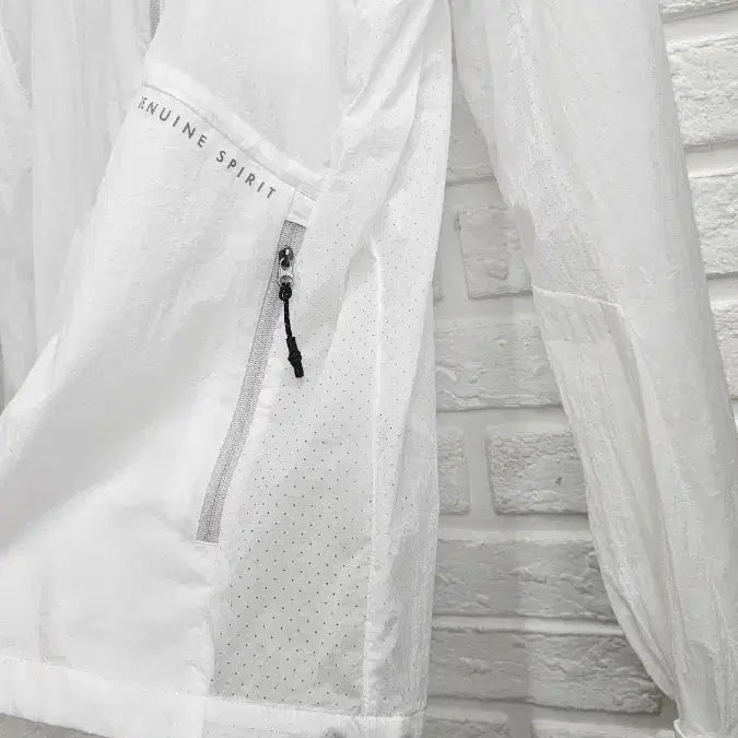 [BUNJANG] Millet White Windbreaker Hooded Jacket / A4429  밀레 화이트 바람막이 후드 자켓