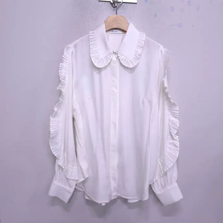 [BUNJANG] By Flow Frill Blouse Ivory / By Flow) 바이플로우 거의새거 프릴 블라우스 -F