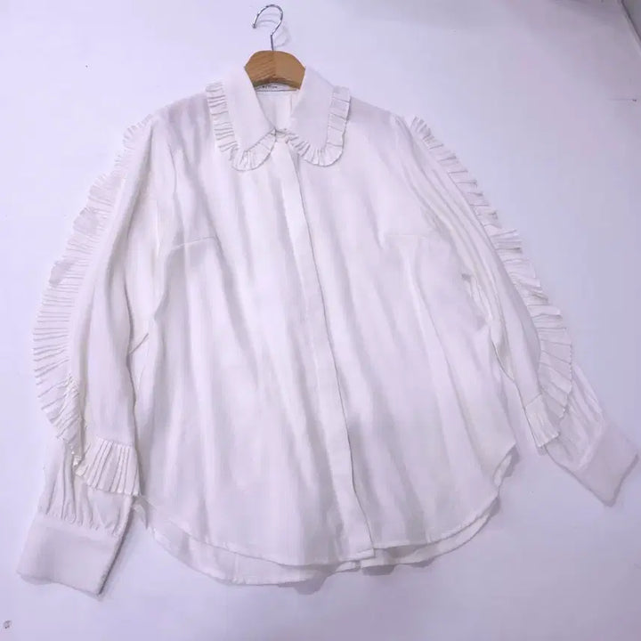 [BUNJANG] By Flow Frill Blouse Ivory / By Flow) 바이플로우 거의새거 프릴 블라우스 -F