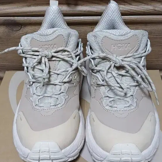 [BUNJANG] Hoka Kaha 2 Low GTX Trekking Shoes (255mm) / 호카 카하 2 로우 GTX 트레킹화(255mm)