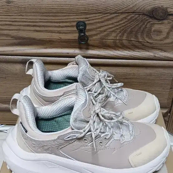 [BUNJANG] Hoka Kaha 2 Low GTX Trekking Shoes (255mm) / 호카 카하 2 로우 GTX 트레킹화(255mm)