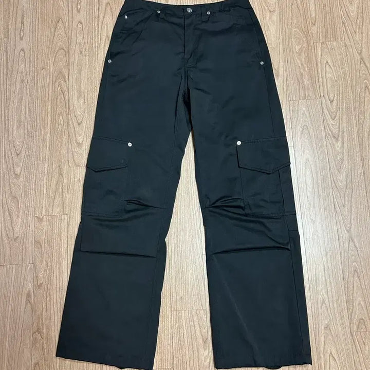 [BUNJANG] SATUR Wide Cargo Parachute Rivet Flare Pants (S) / 세터 와이드 카고 파라슈트 리벳 플레어 팬츠(S)더콜디스트모먼트인템포무드