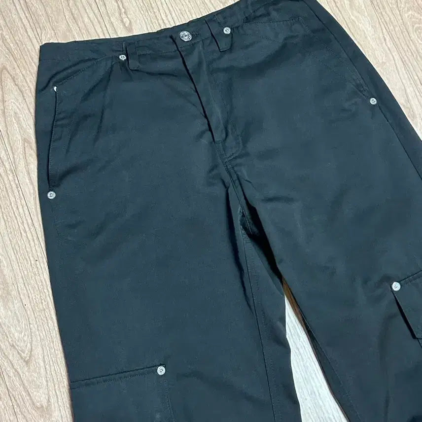 [BUNJANG] SATUR Wide Cargo Parachute Rivet Flare Pants (S) / 세터 와이드 카고 파라슈트 리벳 플레어 팬츠(S)더콜디스트모먼트인템포무드