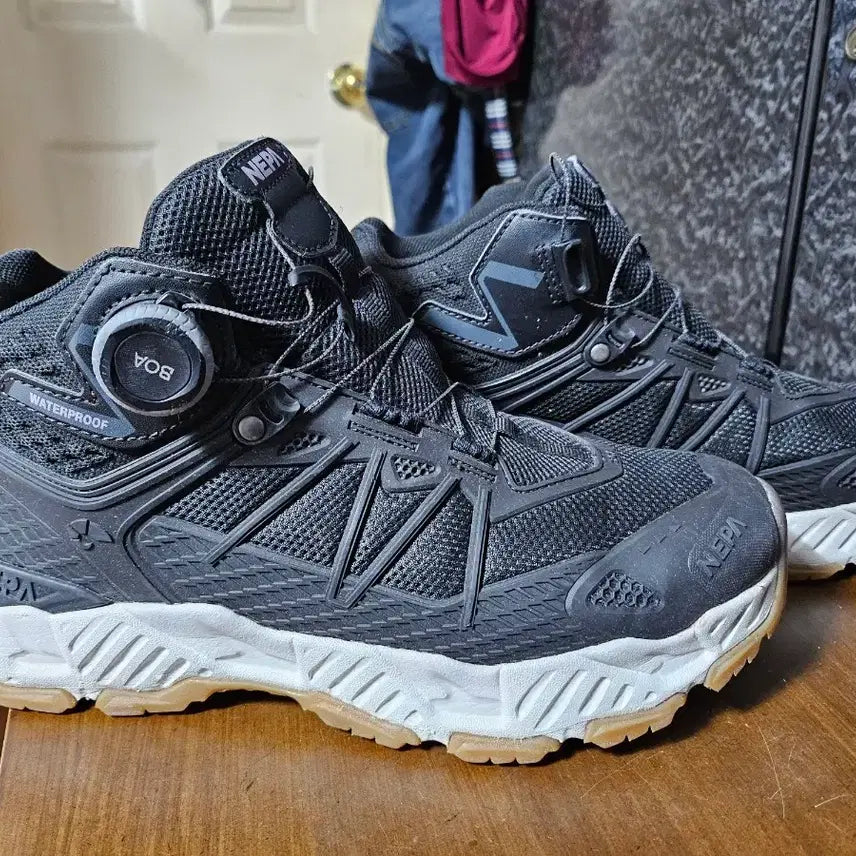 [BUNJANG] Nepa Poretto Hiking Boots Mid Boa Black 270 / 네파 포레토 등산화 270