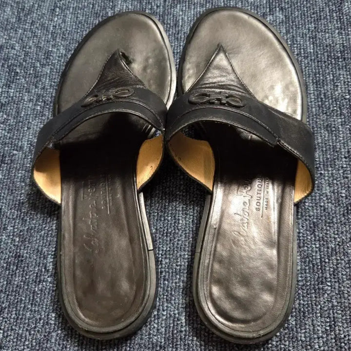 [BUNJANG] Salvatore Ferragamo Black Leather Gancini Slides Sandals Size 245 (US 7.5) / 페라가모  쪼리 블랙 샌들 245