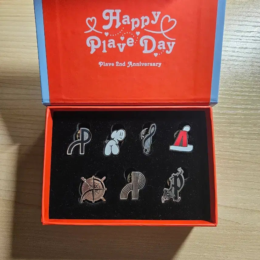 [BUNJANG] PLAVE 2nd Anniversary Badge / 플레이브 2주년 뱃지