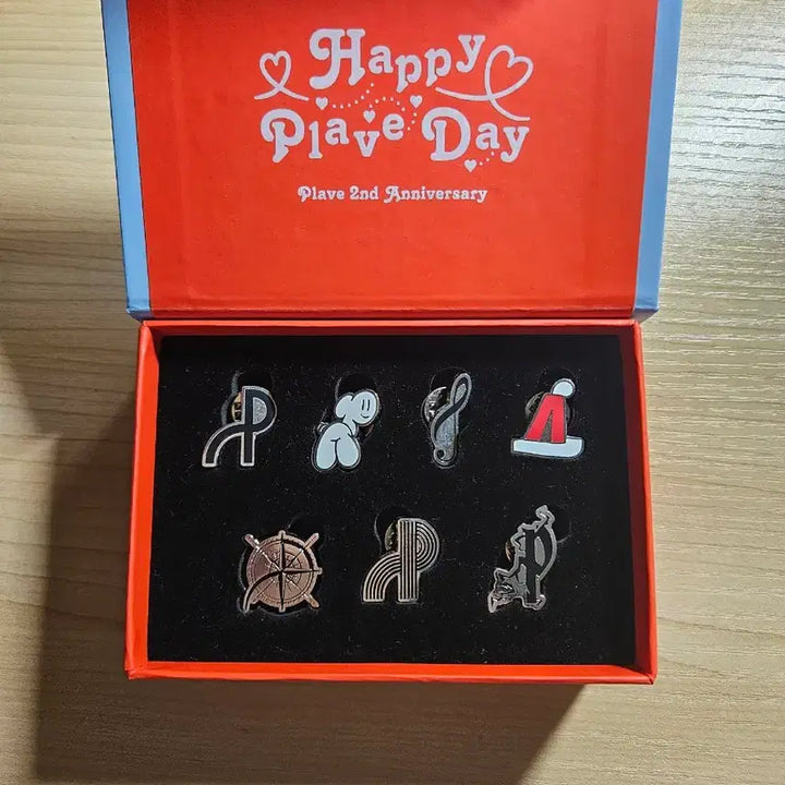 [BUNJANG] PLAVE 2nd Anniversary Badge / 플레이브 2주년 뱃지