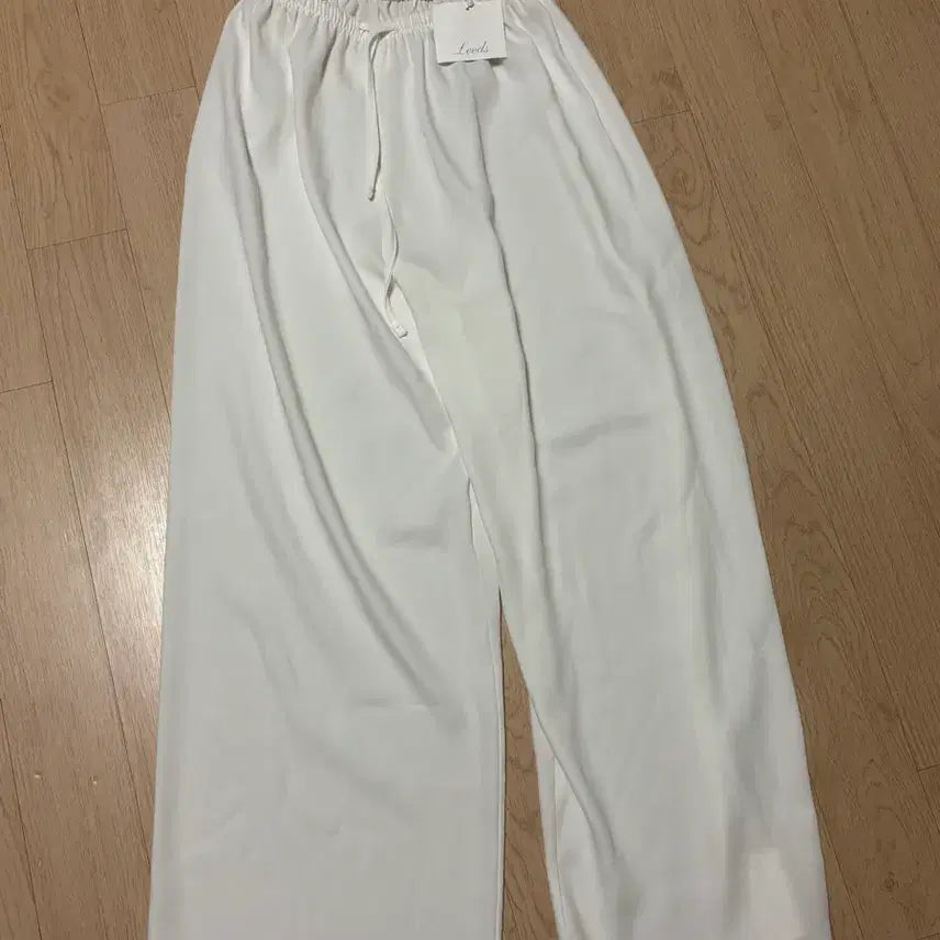 [SOLD OUT] 리즈 쉘 밴딩 팬츠 아이보리 숏 새상품