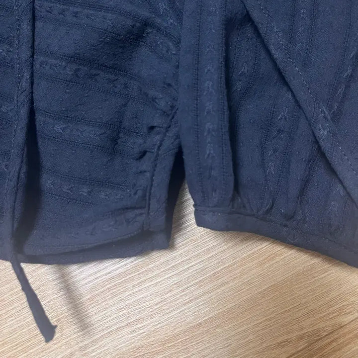 [BUNJANG] Avery Crop Blouse / 에이블리 크롭 블라우스