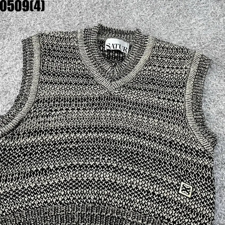 [BUNJANG] SATUR Knit Vest Black/White / SATUR 니트 베스트 블랙/화이트 100- | 0509