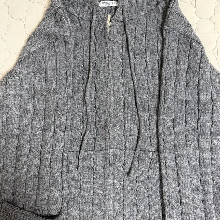 [BUNJANG] Untapped Studio Oversized Cable Knit Hooded Zip-Up Charcoal M / 언탭트 스튜디오 오버핏 케이블 니트 후드집업 차콜 [M사이즈]