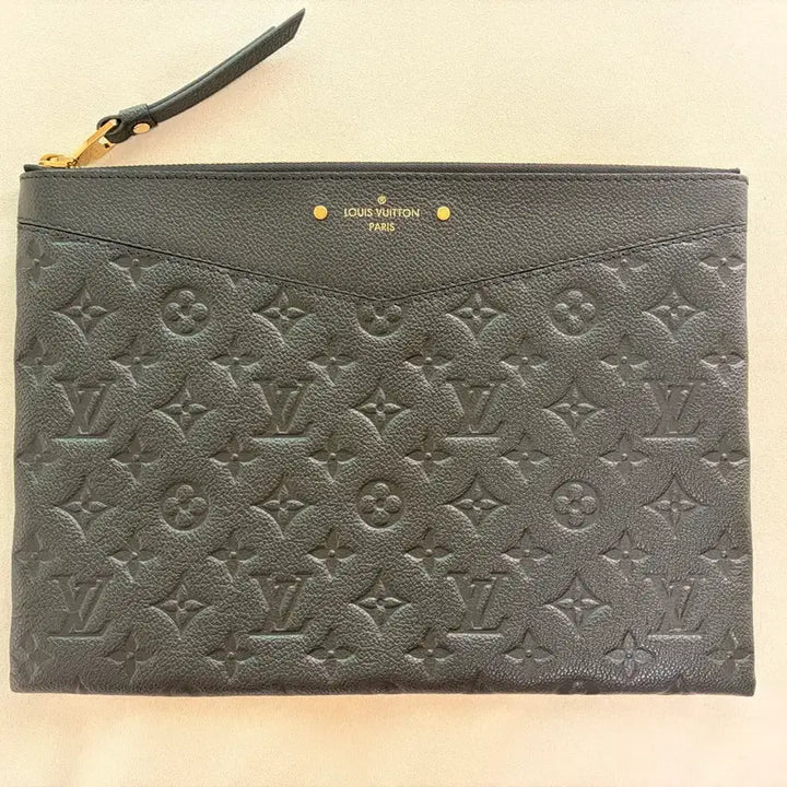 [BUNJANG] Louis Vuitton Monogram Empreinte Daily Pouch Black (M62937) / [S급] 루이비통 데일리 파우치 앙프렝뜨 블랙 (M62937)+더스트백