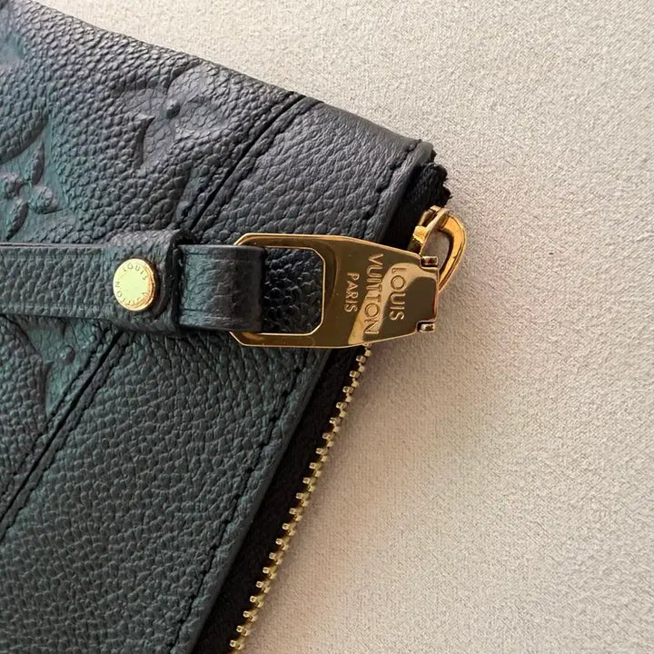 [BUNJANG] Louis Vuitton Monogram Empreinte Daily Pouch Black (M62937) / [S급] 루이비통 데일리 파우치 앙프렝뜨 블랙 (M62937)+더스트백