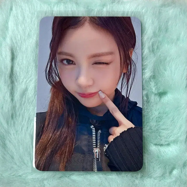 [BUNJANG] HITS TO HEARTS Carmen Lucky Draw Photocard / 하츠투하츠 하투하 더체이스 디마뮤 럭드 카르멘 포카 양도