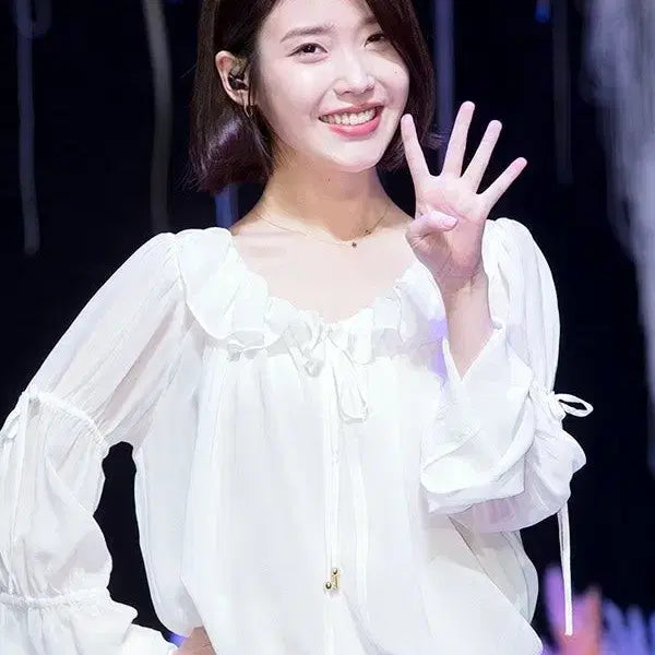 [BUNJANG] Club Monaco IU White Frill Blouse / 클럽모나코 아이유 화이트 프릴 블라우스