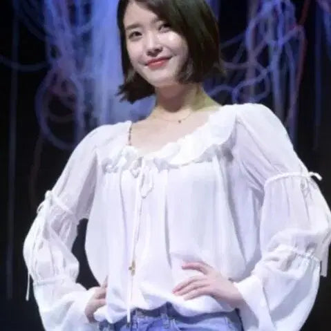 [BUNJANG] Club Monaco IU White Frill Blouse / 클럽모나코 아이유 화이트 프릴 블라우스