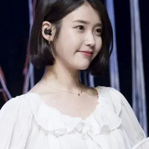 [BUNJANG] Club Monaco IU White Frill Blouse / 클럽모나코 아이유 화이트 프릴 블라우스