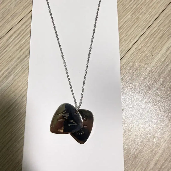 [BUNJANG] DAY6 Sungjin Guitar Pick Necklace / 데이식스 성진 기타 피크 목걸이