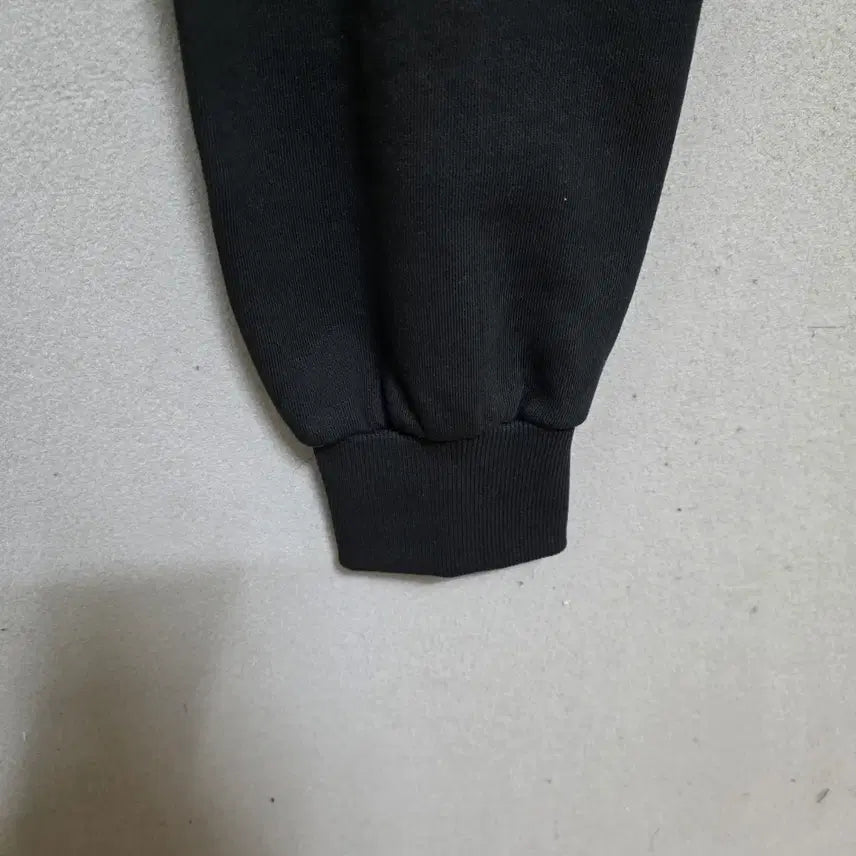 [BUNJANG] Unworn Black Short Style Sweatshirt (Size FF, Fits 55-77) / 짧은스타일 블랙 맨투맨 FF   n5906 미착용제품