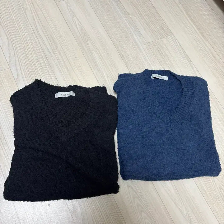 [BUNJANG] Noir Boucle V-Neck Half Knit Black Navy / 노이어 부클 브이넥 하프 니트 블랙 , 네이비 50