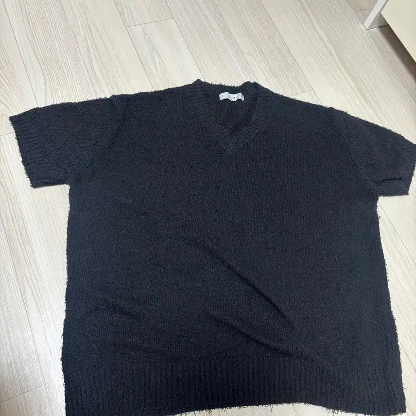 [BUNJANG] Noir Boucle V-Neck Half Knit Black Navy / 노이어 부클 브이넥 하프 니트 블랙 , 네이비 50