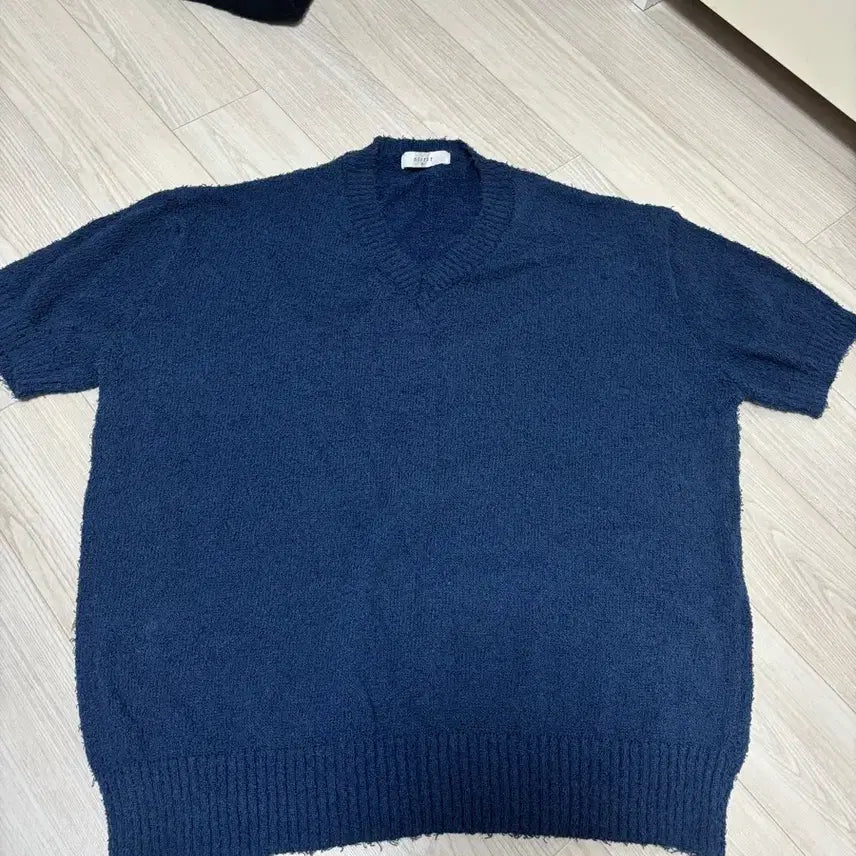 [BUNJANG] Noir Boucle V-Neck Half Knit Black Navy / 노이어 부클 브이넥 하프 니트 블랙 , 네이비 50