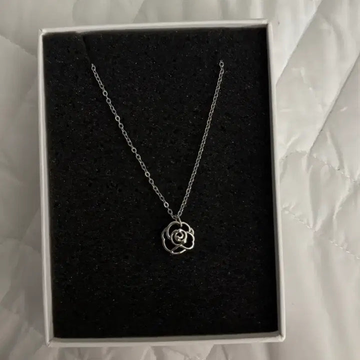 [BUNJANG] ZB1 Zerose Necklace / 제베원 제로즈 목걸이 판매