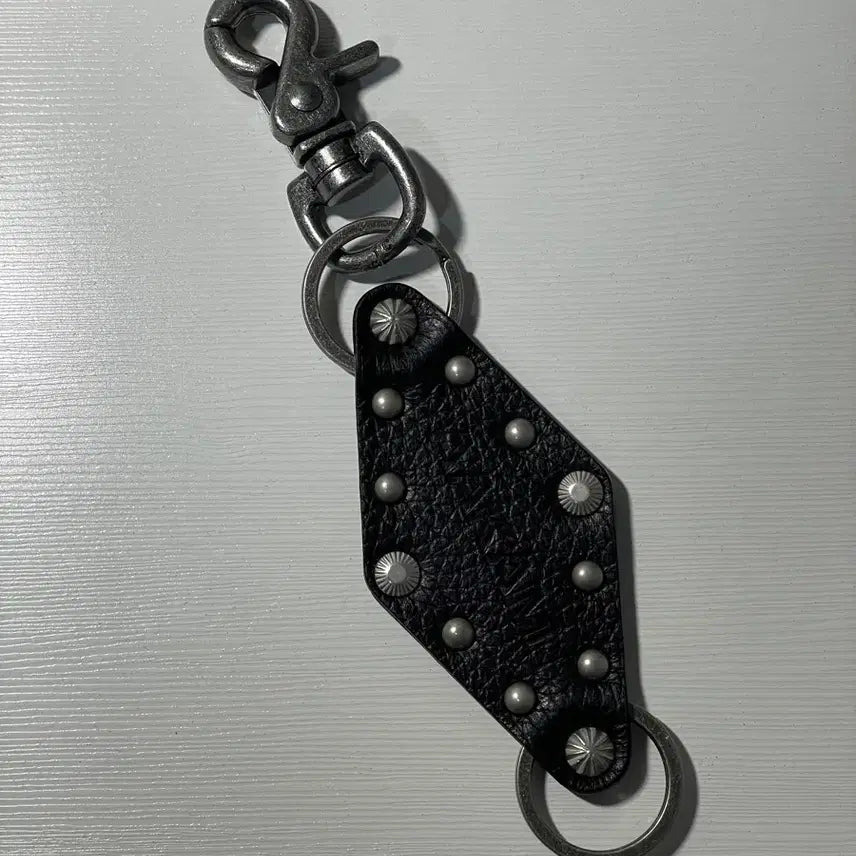 [BUNJANG] Akam Studded Leather Keyring (Diamond) / 아캄 Studded Leather Keyring (Diamond)