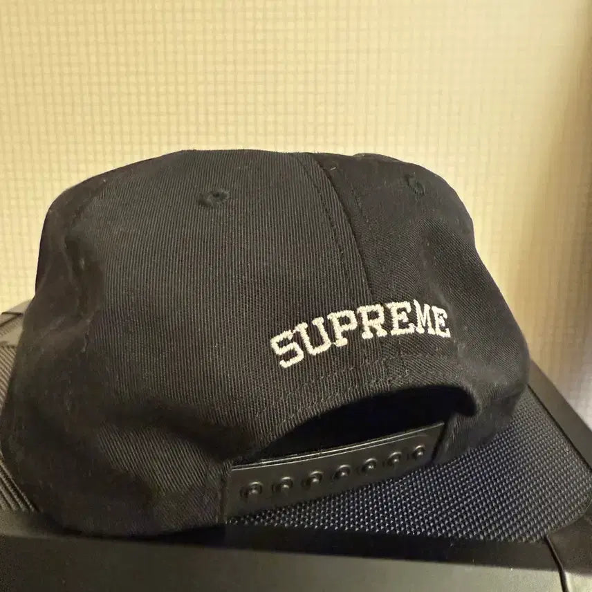 [BUNJANG] Supreme Logo Embroidered Snapback Cap / 슈프림 스냅백