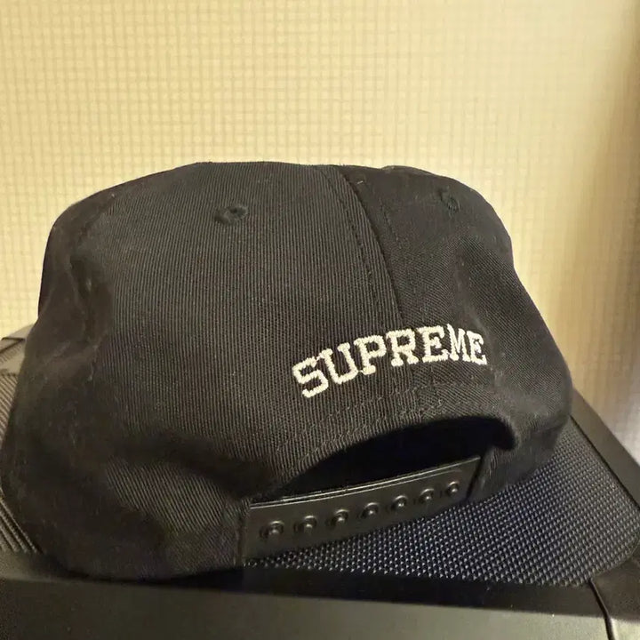 [BUNJANG] Supreme Logo Embroidered Snapback Cap / 슈프림 스냅백