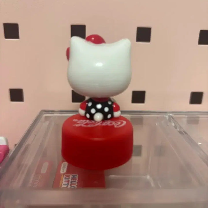 [BUNJANG] Vintage Hello Kitty Coca-Cola Bottle Cap Spring Figure / 고전키티 헬로키티 키티 코카콜라 병뚜껑 스프링 피규어