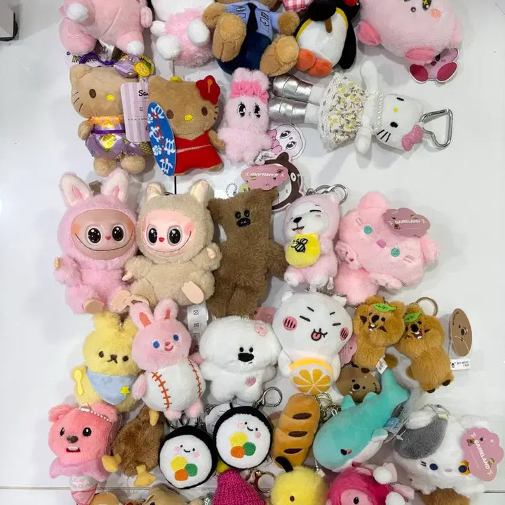 [BUNJANG] Assorted Character Keychains / 인형키링들 (태닝키티, 핑구, 삐삐 등)