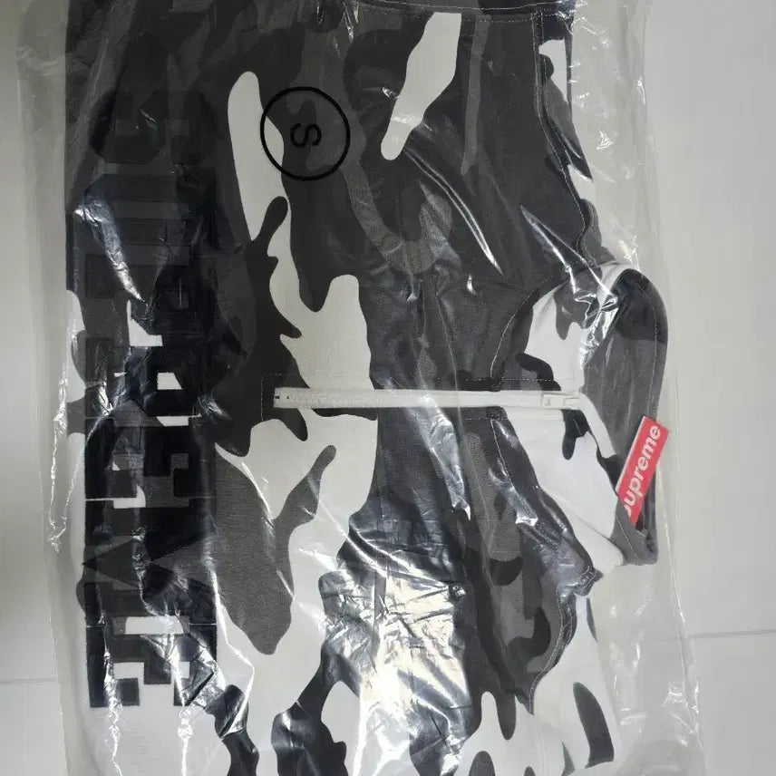[BUNJANG] Supreme Seoul Camo Logo Sweatshirt Half Zip / 슈프림 서울 맨투맨 반집업 팔아요