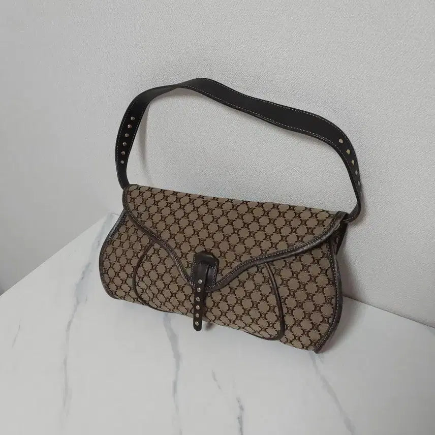 [BUNJANG] Celine Triomphe Blason Full-Borne Shoulder Bag / 셀린느 트리오페 블라종 풀보 숄더백