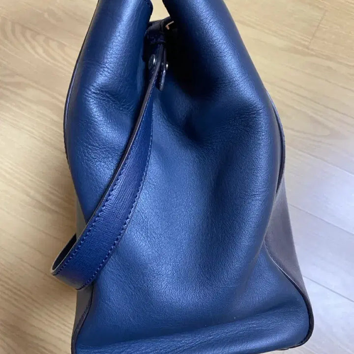 [BUNJANG] Fendi Toujours Medium Navy Leather Bag / 펜디 투쥬르 Medium 네이비