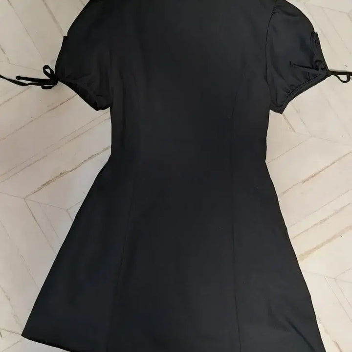 [BUNJANG] Woojoo Studio Black Puff Sleeve Ribbon Dress / 우주 스튜디오 블랙 퍼프소매 리본 원피스