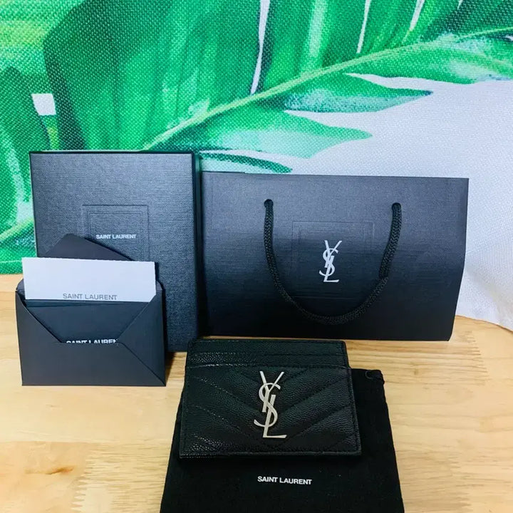 [BUNJANG] Saint Laurent Cassandra Matelassé Silver Card Holder / 생로랑 카산드라 마틀라세 은장 카드지갑