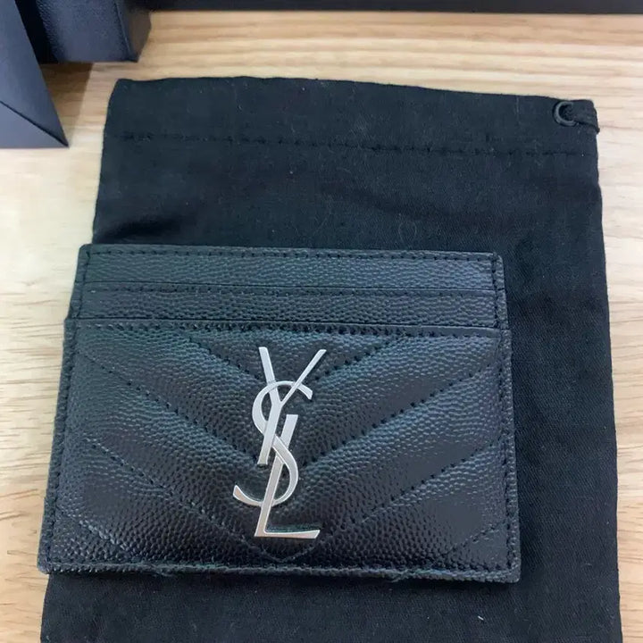 [BUNJANG] Saint Laurent Cassandra Matelassé Silver Card Holder / 생로랑 카산드라 마틀라세 은장 카드지갑