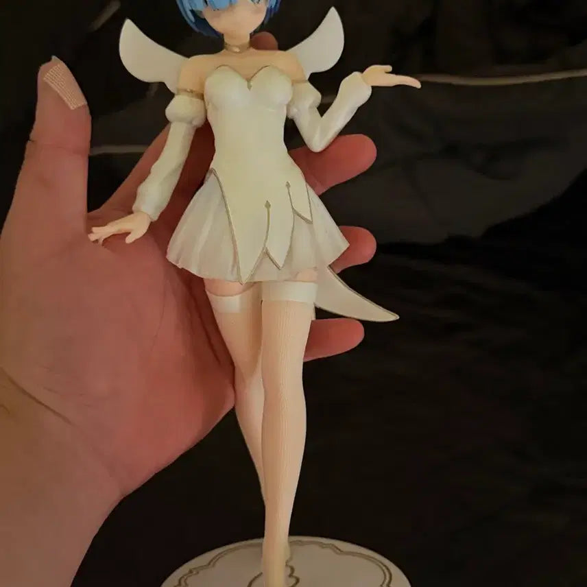 [BUNJANG] Re:Zero Emilia, Rem, Ram Figure &amp; Badge Bundle Set / 리제로 피규어 굿즈 일괄 판매