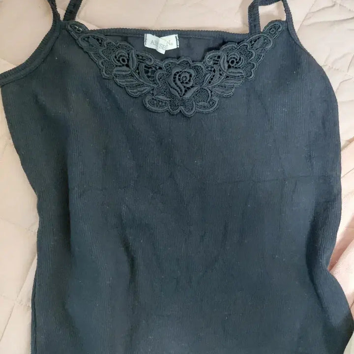 [BUNJANG] Gothic Rose Embroidery Black Ribbed Knit Sleeveless Top / 고딕 장미 자수 블랙 골지니트 슬리브리스