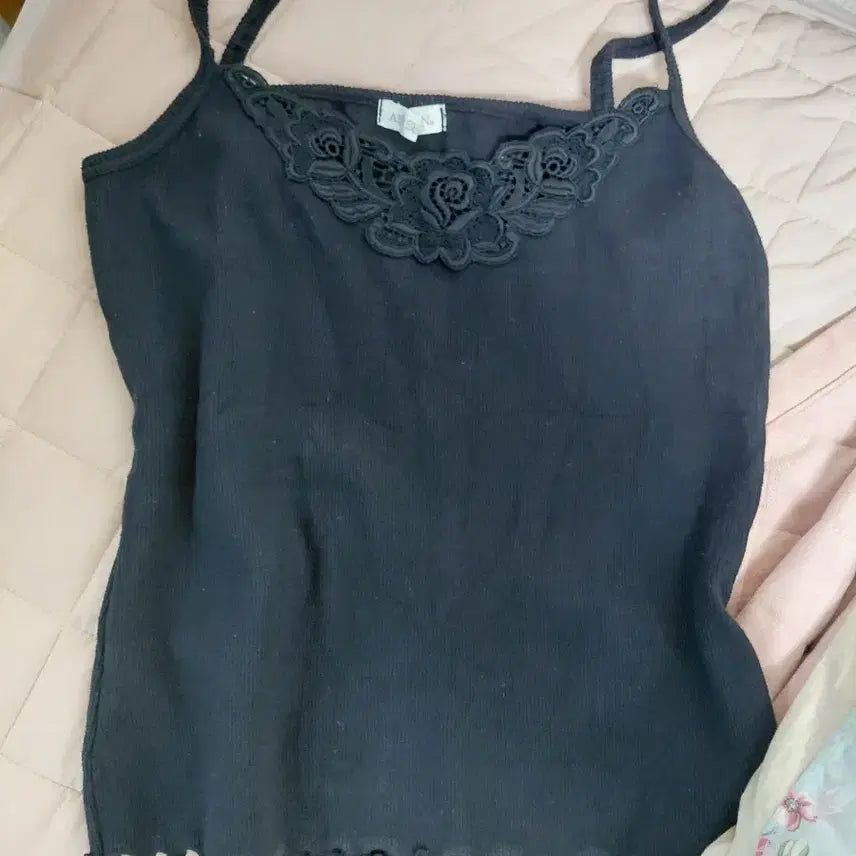[BUNJANG] Gothic Rose Embroidery Black Ribbed Knit Sleeveless Top / 고딕 장미 자수 블랙 골지니트 슬리브리스