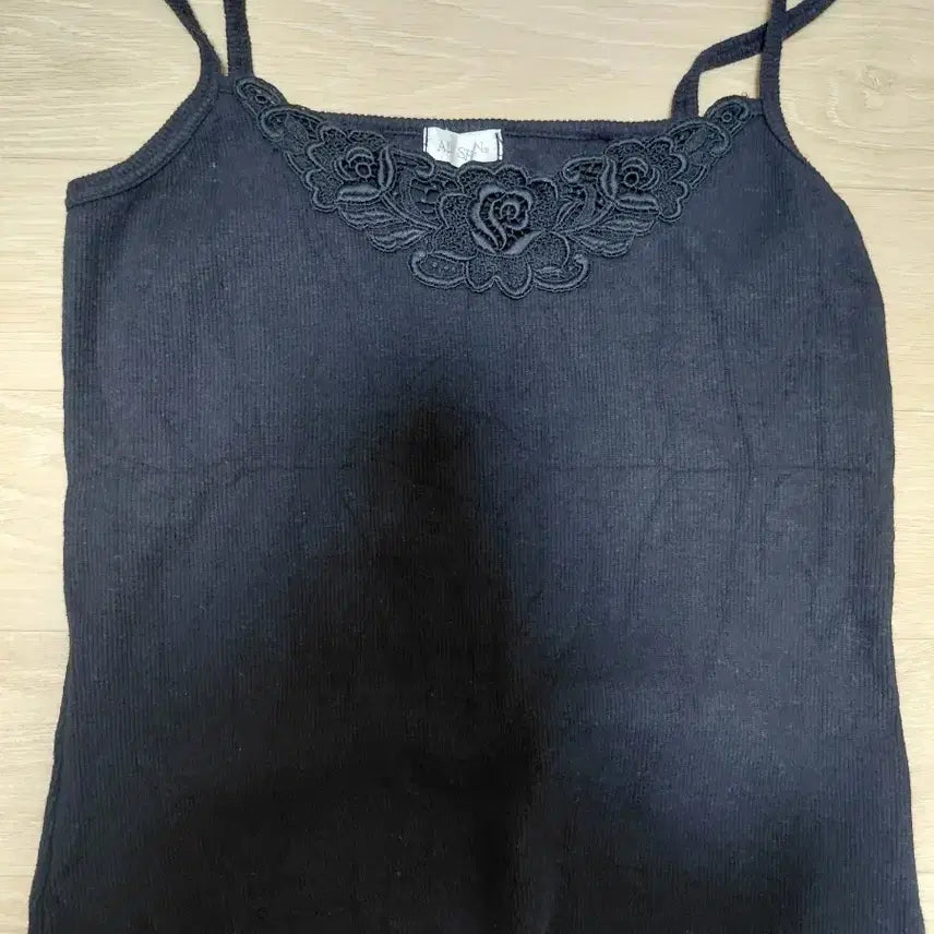 [BUNJANG] Gothic Rose Embroidery Black Ribbed Knit Sleeveless Top / 고딕 장미 자수 블랙 골지니트 슬리브리스