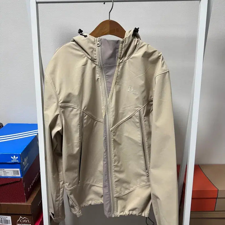 [BUNJANG] Dime Beige Windbreaker Jacket / Dime 다임 베이지색 바람막이 자켓