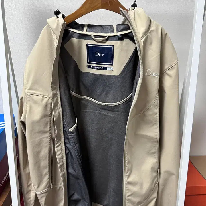 [BUNJANG] Dime Beige Windbreaker Jacket / Dime 다임 베이지색 바람막이 자켓